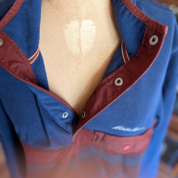 Eddie Bauer men’s large pullover with button close and pockets. - Picture 5 of 6
